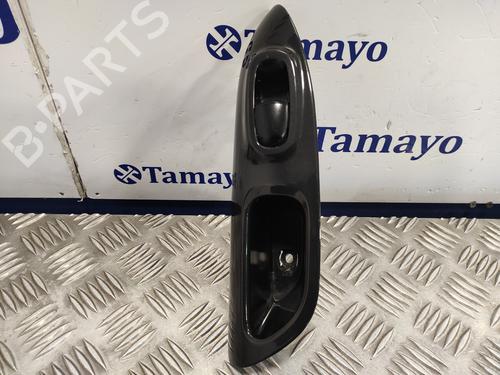 Used Right rear window switch NISSAN JUKE (F15) [2010-2019]  22906834