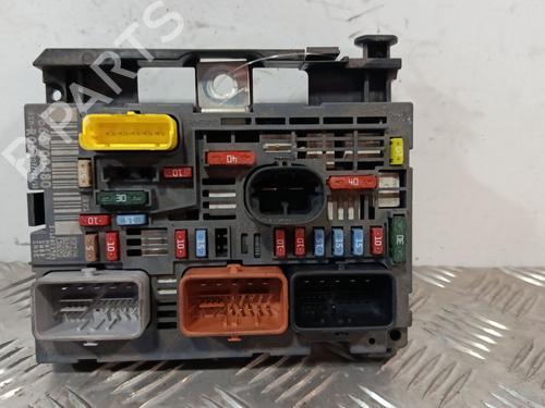 Used Fuse box Fuse box 39105285 39105285