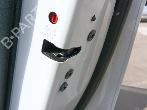 Højre bagtil lås Højre bagtil lås PEUGEOT 3008 II SUV (MC_, MR_, MJ_, M4_) 1.2 THP/ PureTech 130 (MRHNSM, MRHNSU, MRHNSJ, MRHNYW,... (131 hp) 34250914 34250914