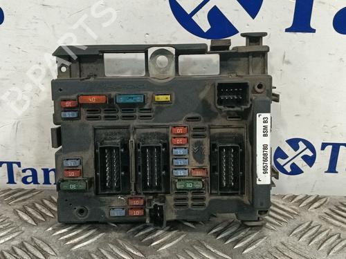 Used Fuse box PEUGEOT 307 SW (3H) 1.6 HDI 110 (109 hp) 31579415