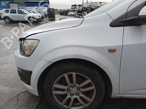 Guarda-lamas esquerdo CHEVROLET AVEO Hatchback (T300) 1.3 D (95 hp) 32125083