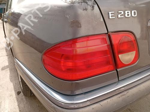 Venstre baglygte Venstre baglygte MERCEDES-BENZ E-CLASS (W210) E 280 (210.053) (193 hp) 35896014 35896014