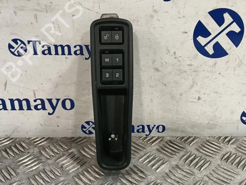 Spak kontakt JAGUAR XE (X760) 2.0 D (180 hp) 31823050