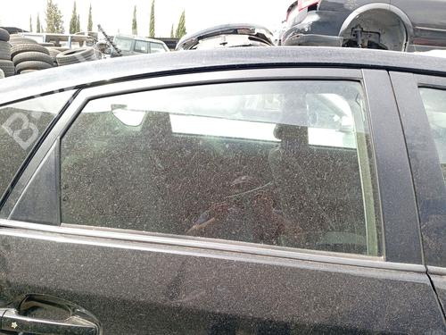 Used Rear right door window Rear right door window 37495001 37495001