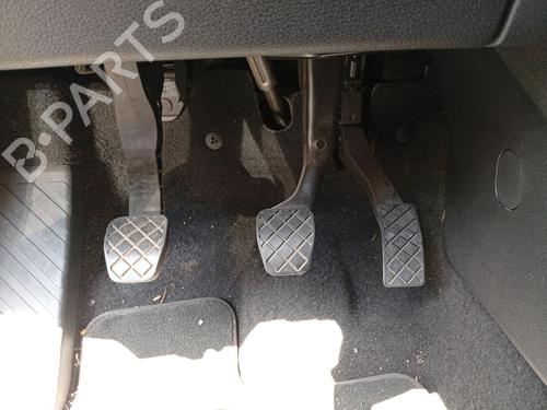 clutch-pedal-audi-q2-gab-gag-2016-36597861 main image