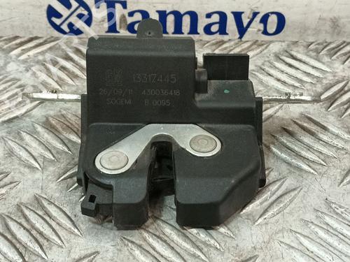 Used Tailgate lock OPEL MERIVA B MPV (S10) 1.4 (75) (100 hp) 32396180