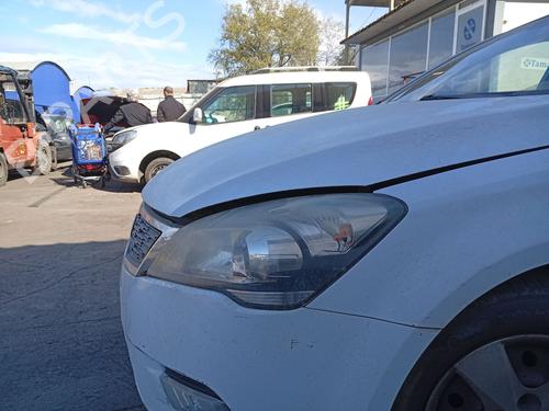Left headlight KIA CEE'D Hatchback (ED) 1.4 | BP33718588C28 - Image 2
