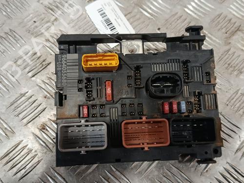 Used Fuse box Fuse box 39080181 39080181