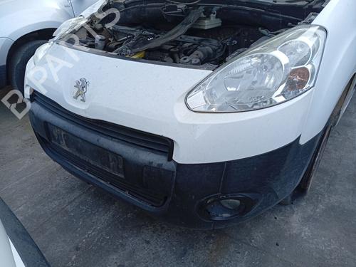 Used Front bumper reinforcement Front bumper reinforcement 38179453 38179453