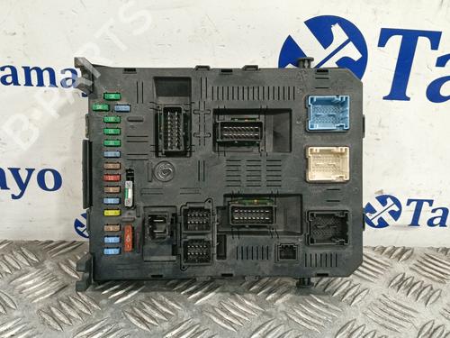 Caja reles / fusibles CITROËN C4 I (LC_) 1.6 16V (109 hp) 31998586
