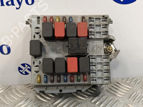 Used Fuse box FIAT PUNTO (188_) 1.2 16V 80 (188.233, .235, .253, .255, .333, .353, .639,... (80 hp) 17947427