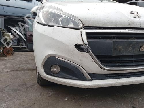 Used Right front fog light Right front fog light PEUGEOT 208 I (CA_, CC_) 1.2 VTI 82 (82 hp) 33557469 33557469