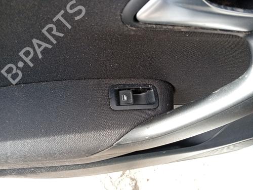 Comutador vidro trás esquerdo Comutador vidro trás esquerdo VW POLO V (6R1, 6C1) 1.4 TDI (90 hp) 39648780 39648780