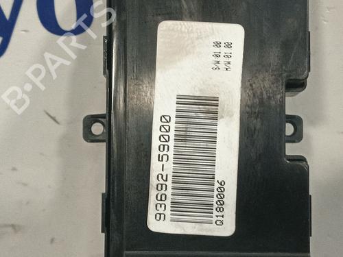 Przełącznik szyby przedniej prawej HYUNDAI H350 Van 2.5 CRDI | BP30721575I26