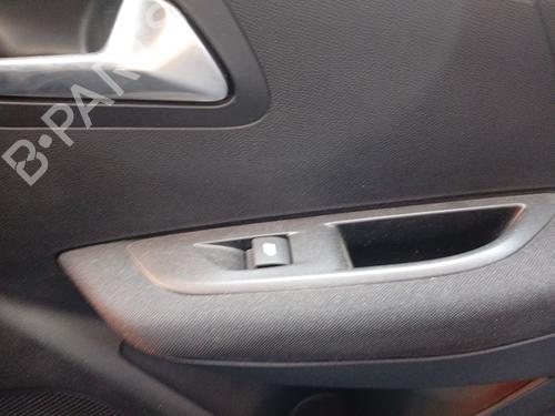 Used Right rear window switch Right rear window switch 37418332 37418332