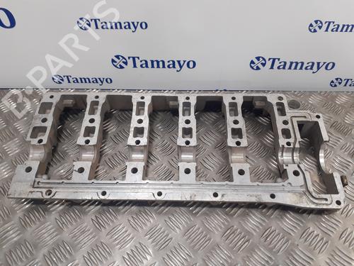 Used Valve cover Valve cover LAND ROVER DEFENDER Station Wagon (L316, L315) 2.5 Td5 4x4 (L316) (122 hp) 14360416 14360416