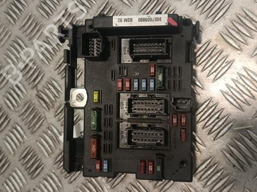 Used Fuse box Fuse box 37793654 37793654