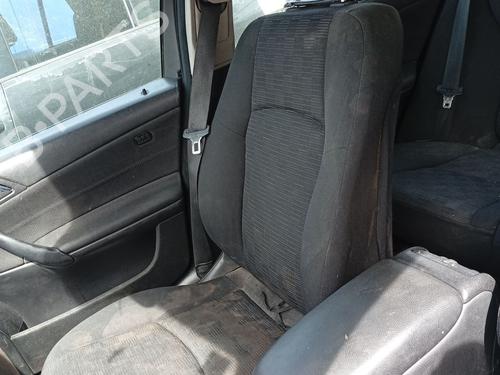 Siège avant droit Siège avant droit MERCEDES-BENZ C-CLASS (W203) C 180 Kompressor (203.046) (143 hp) 36500821 36500821