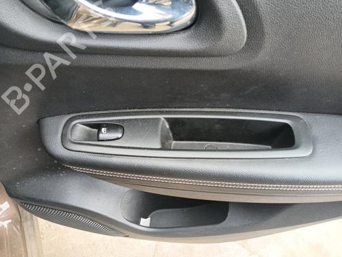 Højre bagtil elrude kontakt Højre bagtil elrude kontakt SEAT IBIZA II (6K1) 1.4 i (60 hp) 34446355 34446355