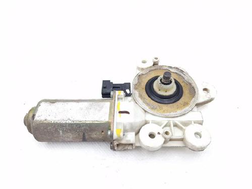 Used Right front window motor Right front window motor SAAB 9-3 (YS3F, E79, D79, D75) 2.2 TiD (125 hp) 30351529 30351529