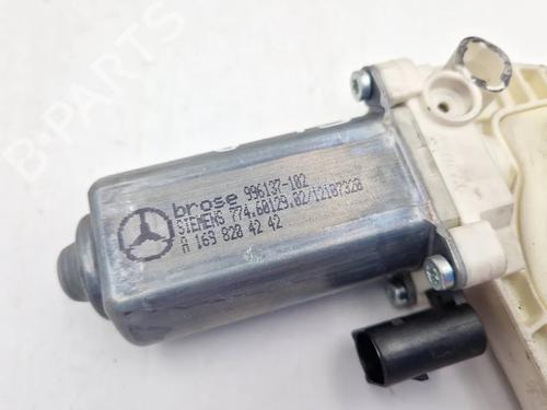 Right front window motor MERCEDES-BENZ A-CLASS (W169) A 170 (169.032, 169.332) | BP30344436E20 