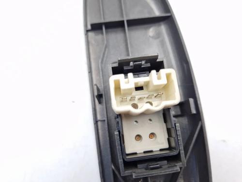 Right front window switch TOYOTA YARIS (_P1_) 1.4 D-4D (NLP10_, NLP10R) | BP30345352I26