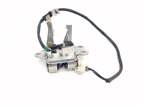 Used Tailgate lock Tailgate lock TOYOTA YARIS (_P1_) 1.4 D-4D (NLP10_, NLP10R) (75 hp) 33454024 33454024