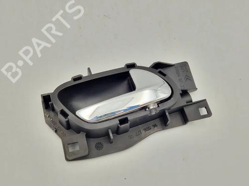 Used Front right interior door handle PEUGEOT 407 (6D_) 2.0 HDi 135 (6DRHRH, 6DRHRE, 6DRHRG, 6DRHRJ) (136 hp) 30344293