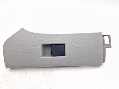 Used Left front window switch TOYOTA YARIS (_P9_) 1.3 VVT-i (SCP90_, SCP90R) (87 hp) 30342297