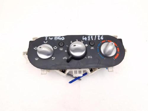 Used Climate control RENAULT TWINGO II (CN0_) 1.5 dCi (CN0E) (64 hp) 32142005