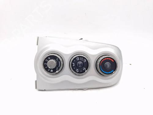 climate-control-toyota-yaris-_p9_-2005-2006-2007-2008-2009-2010-2011-2012-2013-2014-30345444 main image