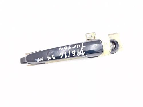 front-left-exterior-door-handle-hyundai-tucson-jm-2004-2005-2006-2007-2008-2009-2010-2011-2012-2013-2014-2015-2016-2017-2018-2019-32084221 main image