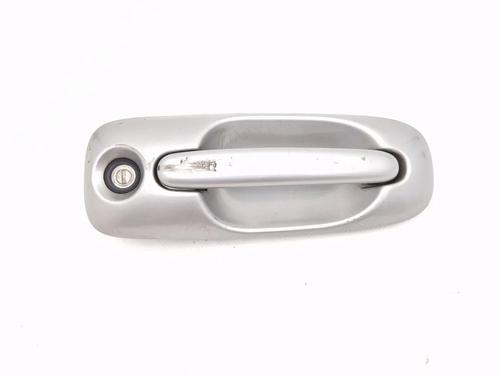 Used Front left exterior door handle CHRYSLER VOYAGER IV (RG, RS) 2.5 CRD (141 hp) 30348856