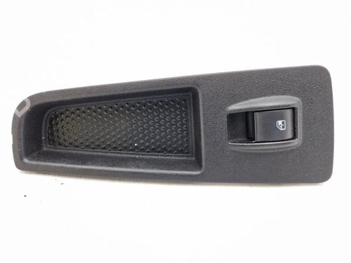 Used Left front window switch Left front window switch FIAT BRAVO II (198_) 1.4 (198AXA1B) (90 hp) 30342320 30342320