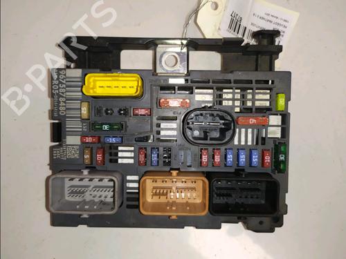 Used Fuse box Fuse box 39395985 39395985