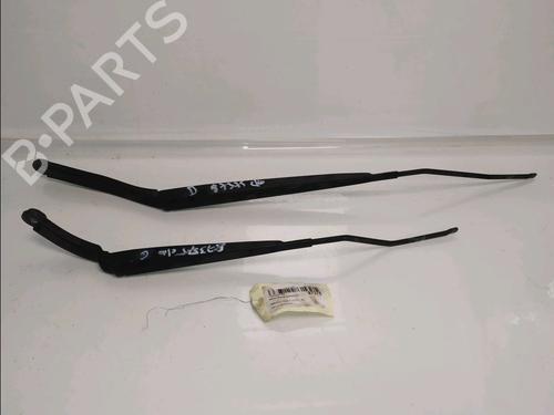 front-windshield-wiper-arm-renault-clio-iv-bh_-2012-2013-2014-2015-2016-2017-2018-2019-2020-2021-40252642 main image