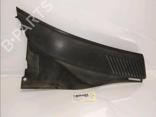 Griglia sotto parabrezza Griglia sotto parabrezza RENAULT CLIO II (BB_, CB_) 1.2 (BB0A, BB0F, BB10, BB1K, BB28, BB2D, BB2H, CB0A,... (58 hp) 34112646 34112646