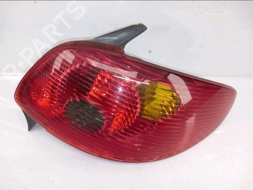 Used Right taillight PEUGEOT 206 Hatchback (2A/C) 1.4 i (75 hp) 31058261