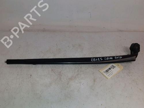 Used Front windshield wiper arm SEAT LEON (1P1) 2.0 TDI 16V (140 hp) 30427597
