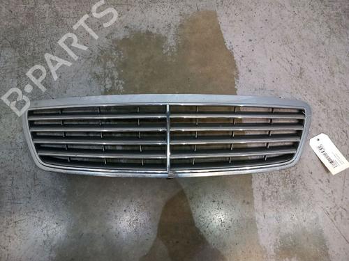 Used Grille MERCEDES-BENZ C-CLASS (W203) C 220 CDI (203.006, 203.008) (143 hp) 30427151