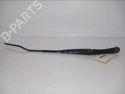 Used Front windshield wiper arm Front windshield wiper arm RENAULT CLIO III (BR0/1, CR0/1) 1.5 dCi (C/BR0G, C/BR1G) (68 hp) 33230986 33230986
