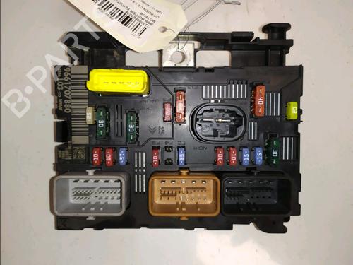 Used Fuse box Fuse box 39395982 39395982