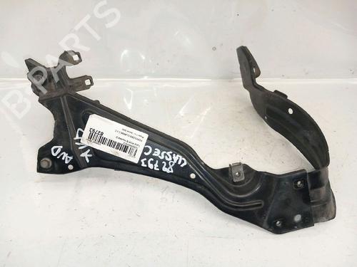 Używane Wspornik lampy przedniej prawej MERCEDES-BENZ C-CLASS (W203) C 220 CDI (203.006, 203.008) (143 hp) 30428721