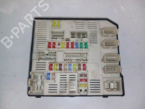 Used Fuse box RENAULT MEGANE III Hatchback (BZ0/1_, B3_) 1.5 dCi (106 hp) 30419326