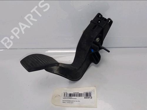Pédale d'embrayage Pédale d'embrayage ALFA ROMEO MITO (955_) 1.6 JTDM (955AXC1B) (120 hp) 36450071 36450071