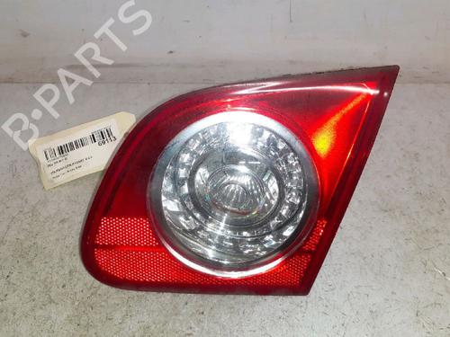 Używane Lampa tylna klapy bagażnika prawa VW PASSAT B6 (3C2) 2.0 TDI 16V (140 hp) 30428394