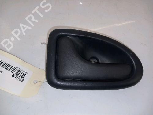 Venstre foran invendig håndtak RENAULT CLIO II (BB_, CB_) 1.5 dCi (B/CB3M) (64 hp) 30428165