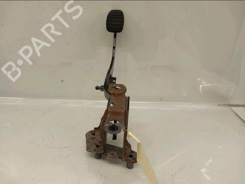 Pédale d'embrayage RENAULT CLIO III (BR0/1, CR0/1) 1.5 dCi (BR17, CR17) (86 hp) 32131357