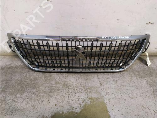 Used Grille PEUGEOT 2008 I (CU_) 1.2 PureTech 82 (82 hp) 31080044