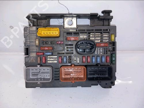 Used Fuse box PEUGEOT 3008 I MPV (0U_) 1.6 HDi (114 hp) 30800458